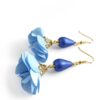 orecchini pendenti azzurri blu goccia fiori monachella acciaio 1