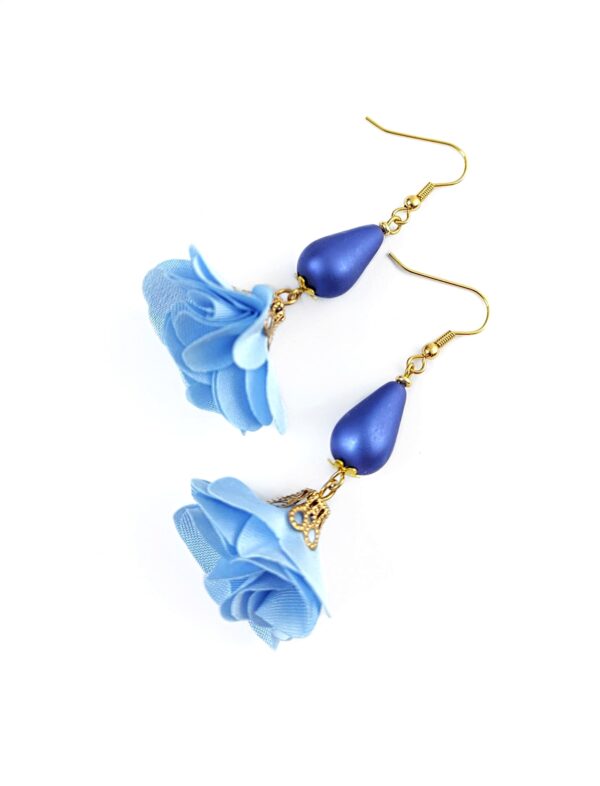orecchini pendenti azzurri blu goccia fiori monachella acciaio 2